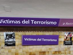 Negacionistas vandalizaron la estación Rodolfo Walsh del subte