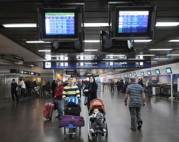 Investigan a una empresa por compra de dólares para turismo