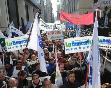 Bancarios amenazan con un paro para el 16 de agosto