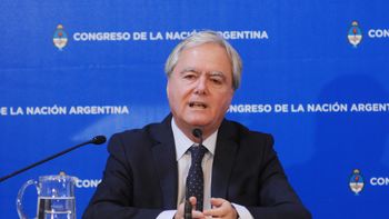 Piden investigar a Federico Pinedo por negociaciones incompatibles con la función pública Piden investigar a Federico Pinedo por negociaciones incompatibles con la función pública