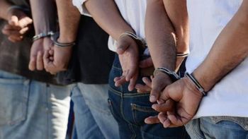 desarticulan una banda que robaba en las paradas de los colectivos desarticulan una banda que robaba en las paradas de los colectivos