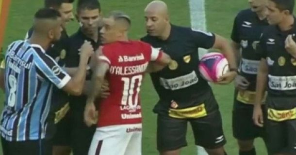 DAlessandro casi se pelea con Maicon