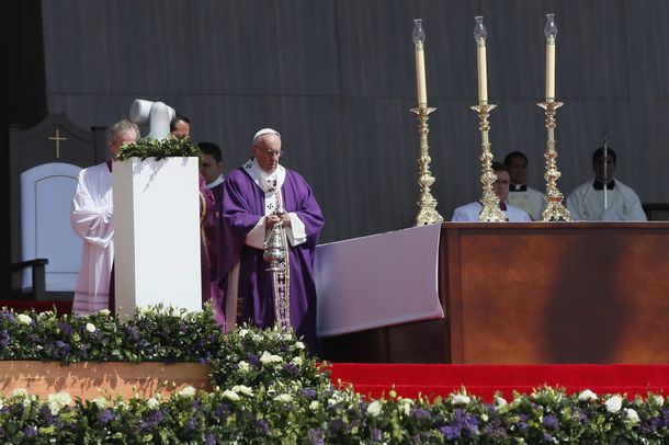El Papa denunció en Ecatepec que existe una sociedad de pocos y para pocos