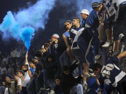 El comunicado de Vélez tras el apriete de la barra al plantel