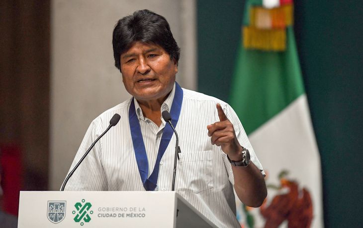 Tras el acuerdo para nuevas elecciones, Evo anunció que renuncia a su candidatura