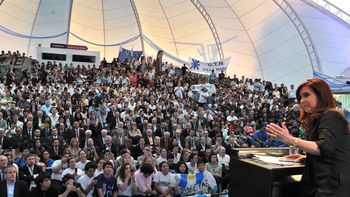 cristina pidio un aplauso para recordar a leonardo favio cristina pidio un aplauso para recordar a leonardo favio