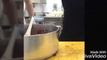 a lo salt bae: el papu gomez cocina un pulpo y se vuelve viral en italia a lo salt bae: el papu gomez cocina un pulpo y se vuelve viral en italia