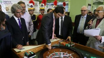 Lanzamiento de la primera bola Lanzamiento de la primera bola