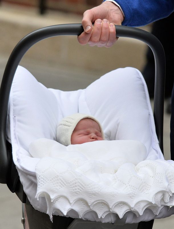 El príncipe William y su esposa Kate tuvieron una beba