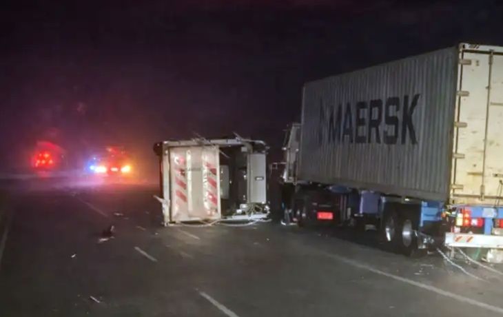 Fuerte temporal de viento, granizo y lluvia tumbó a varios camiones en Santa Fe