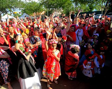 Una multitud de mujeres, en busca del record