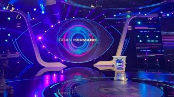 Una fanática de Gran Hermano fue a gritar a la casa y recibió una paliza de los vecinos