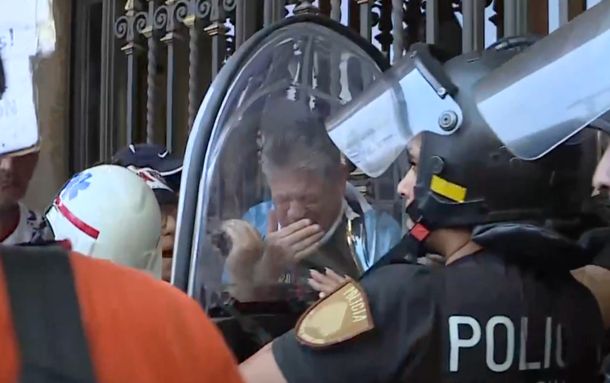 Tensión en el Congreso: golpes y empujones contra jubilados