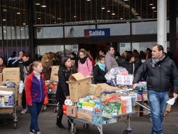 la locura por rebaja del 50% en los super desnuda el drama de la inflacion la locura por rebaja del 50% en los super desnuda el drama de la inflacion