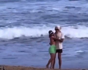 Lali Espósito engañó a los paparazzi y chapó a un amigo