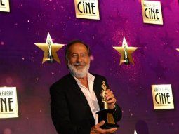 Guillermo Francella se llevó el Oro del Martín Fierro de Cine 2024. Guillermo Francella se llevó el Oro del Martín Fierro de Cine 2024.