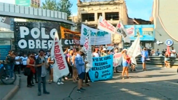 Corte en Puente Pueyrredón: trabajadores piden que se les paguen los sueldos