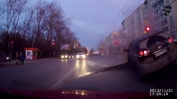 se rompe una tuberia y causa un choque masivo en rusia se rompe una tuberia y causa un choque masivo en rusia