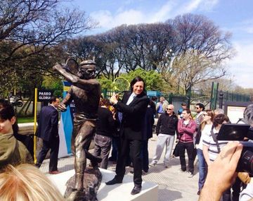 La Ciudad inauguró una estatua de Guillermo Vilas