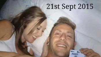 le propuso casamiento a su novia con 148 selfies con un mensaje oculto le propuso casamiento a su novia con 148 selfies con un mensaje oculto