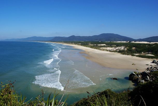 Encuentran un cuerpo en la costa de Florianópolis