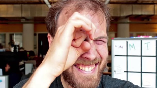 ¿Usás lentes? Conocé este truco increíble para ver bien sin usar anteojos