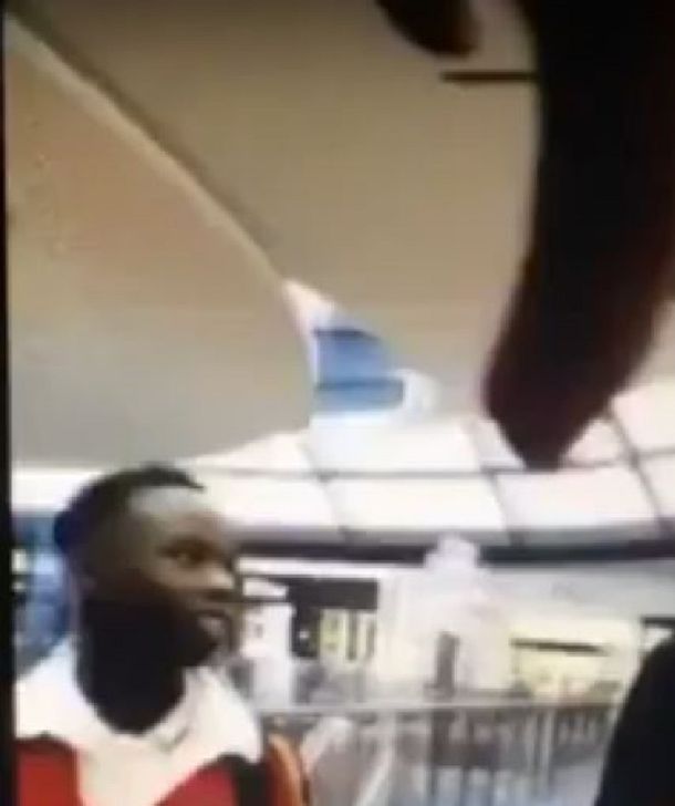 Discriminación en un local australiano de Apple a estudiantes de color