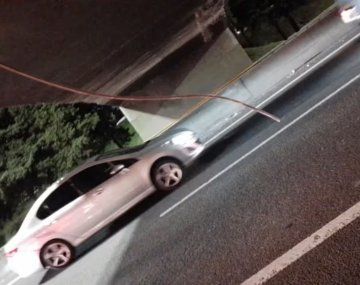 Se desprendió un hierro de un puente en la Autopista Riccheri: hay dos heridos