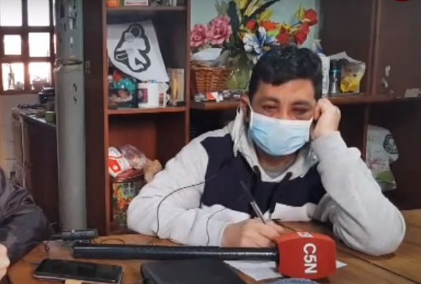 Neuquén: tuvo coronavirus, le pegaron y quemaron su casa