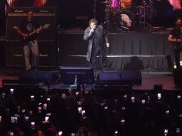 Con cambio de letra, Javier Milei cantó Demoliendo hoteles en el Movistar Arena