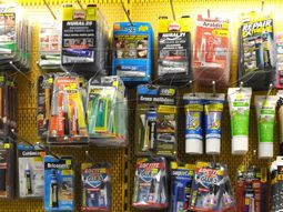 Las ferreterias no podrán vender pegamentos a niños