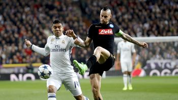 Casemiro ante Hamsik, en el Bernabéu por Champions Casemiro ante Hamsik, en el Bernabéu por Champions