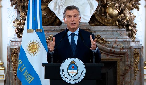 Hace sólo un mes, Macri decía que fusionar ministerios era venderle fruta al FMI