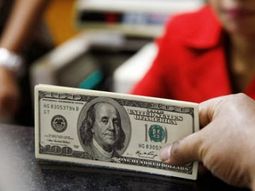 el dolar oficial cerro la semana estable a $8,03 y el negro bajo tres centavos el dolar oficial cerro la semana estable a $8,03 y el negro bajo tres centavos