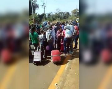 Piqueteros cortaron una ruta de Misiones y atacaron a turistas que iban al Aeropuerto de Iguazú