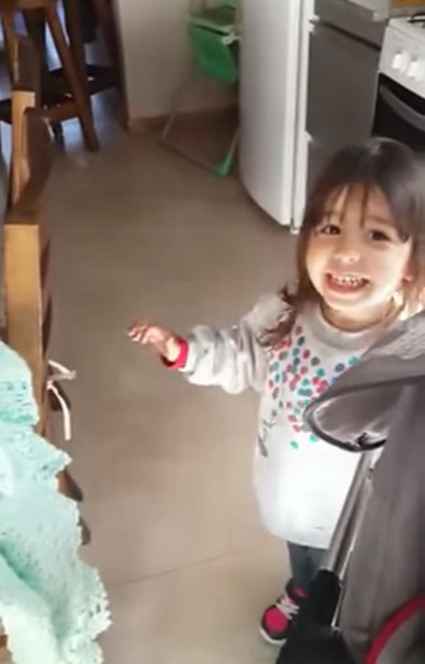 VIDEO: mirá la reacción de una nena al ver a Cristina en una cadena nacional por TV