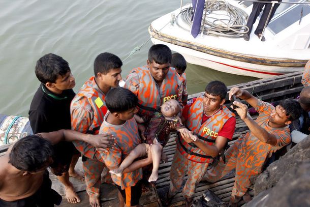 Ya son 68 los muertos por el hundimiento de un barco en Bangladesh