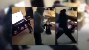 El nene se arrodillo ante la presencia de los ladrones El nene se arrodillo ante la presencia de los ladrones