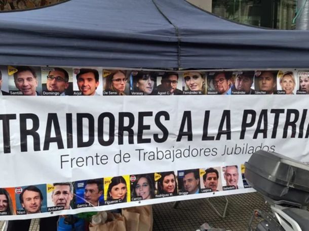 Ley Ómnibus: recibimiento hostil para los diputados dialoguistas en Congreso