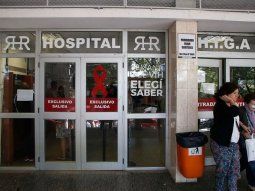 La Plata: un hombre dio positivo por Covid-19 en el Hospital Rossi y hubo que aislar a 29 personas