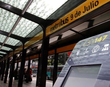 El Metrobus 9 de Julio ya tiene terminales de autoconsulta