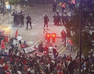 Incidentes con hinchas de River en los accesos al Monumental