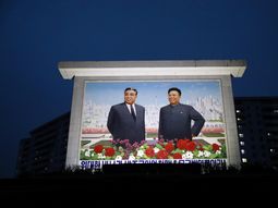 Kim Il-Sung y Kim Il-Sung en el Día del Sol de Corea del Norte Kim Il-Sung y Kim Il-Sung en el Día del Sol de Corea del Norte