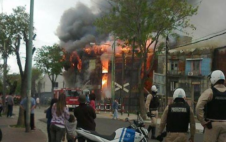 Dos niños murieron en el incendio del conventillo de La Boca
