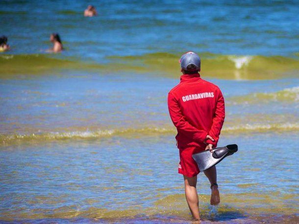 Punta del Este: un argentino golpeó a un guardavidas que había rescatado a su hijo