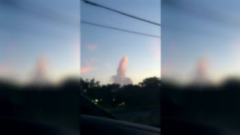 una nube con forma obscena se apodero del cielo en un atardecer muy inusual una nube con forma obscena se apodero del cielo en un atardecer muy inusual