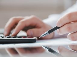 La reducción del IASS podría ser contradictoria con la misma reforma de la seguridad social en Uruguay. La reducción del IASS podría ser contradictoria con la misma reforma de la seguridad social en Uruguay.