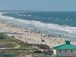 Las playas de Florida volvieron a llenarse pese al avance del coronavirus