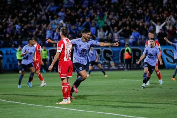 Unión perdió con Belgrano 4-1 y quedó a un paso del descenso
