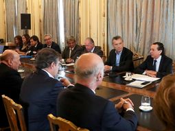 Macri se reunió con los 16 empresarios que negoció Precios Esenciales.